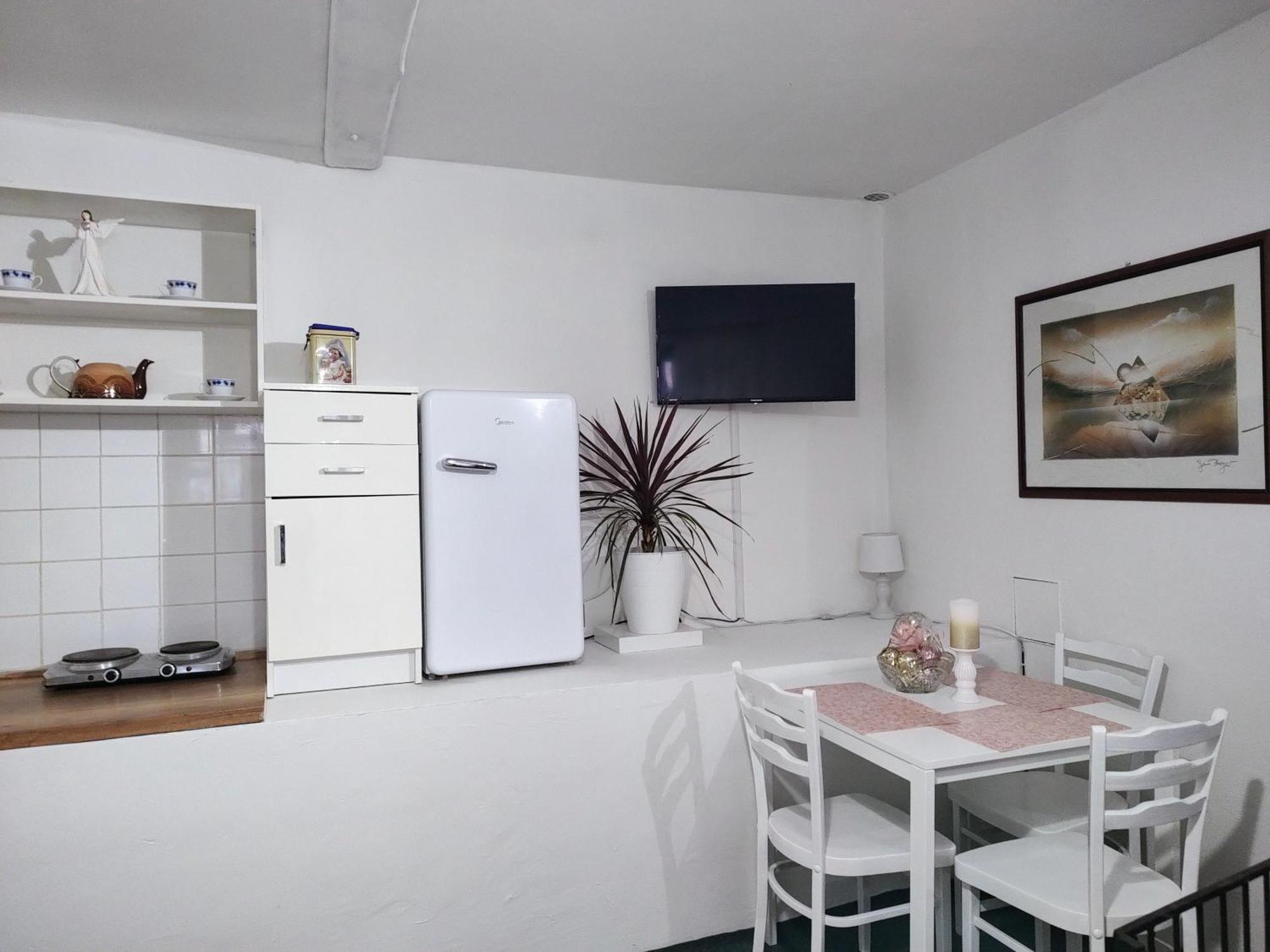 Sarka Apartment *