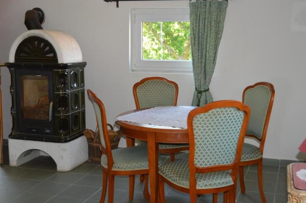 Sarka Apartment *