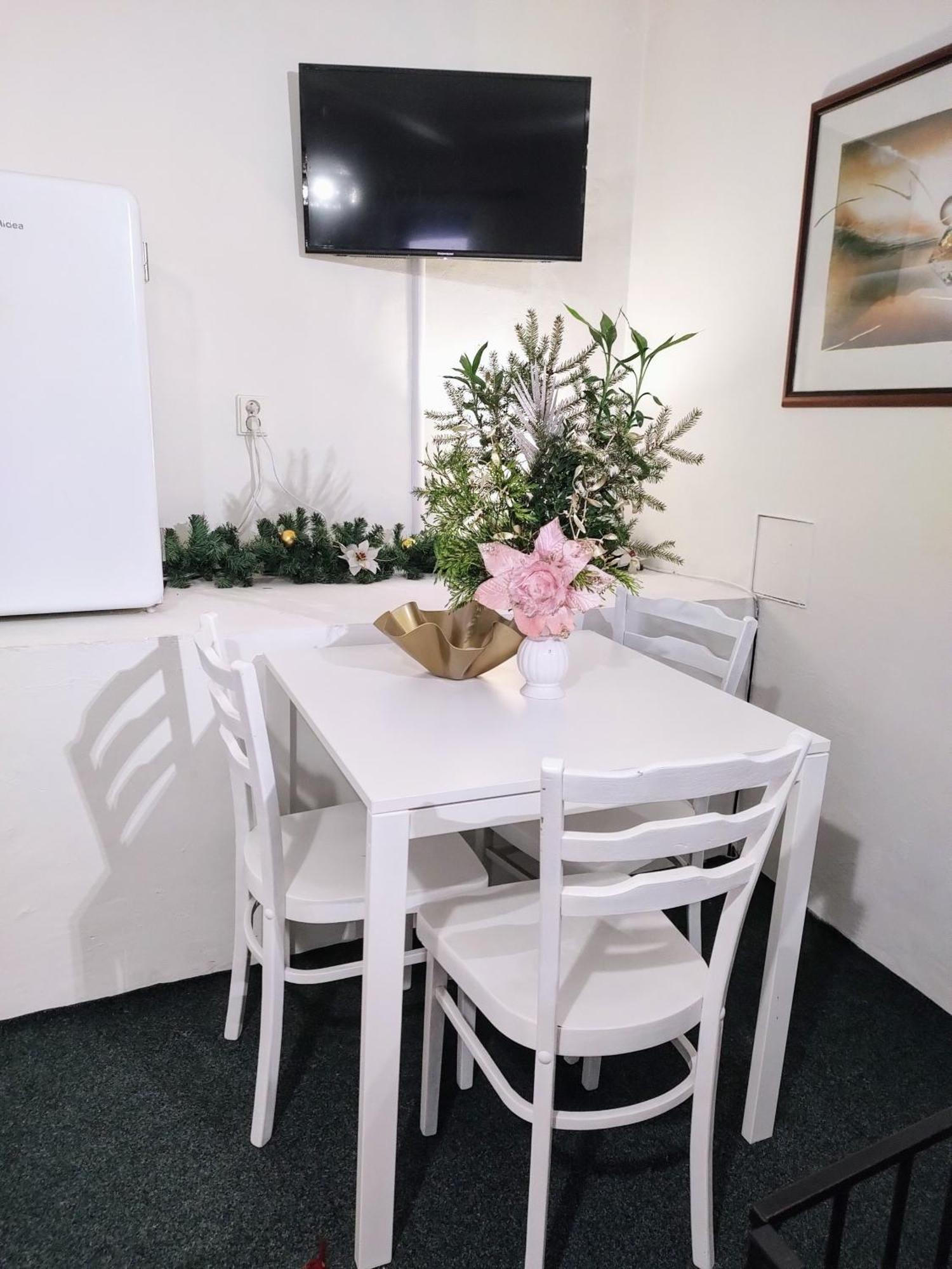 Sarka Apartment *