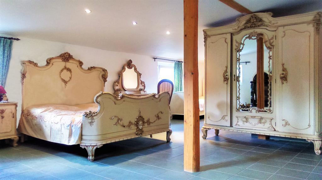 Sarka Apartment *